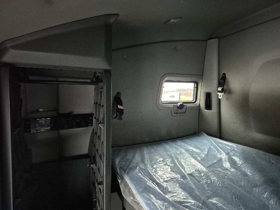 Sleeper Tractor-Heavy Duty Tractors-International-2023-LT625-East Chicago-IN-731,084\n\t\tmiles-$ 34,000 - Image 22