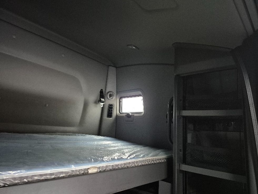 Sleeper Tractor-Heavy Duty Tractors-International-2023-LT625-East Chicago-IN-731,084\n\t\tmiles-$ 34,000 - Image 24