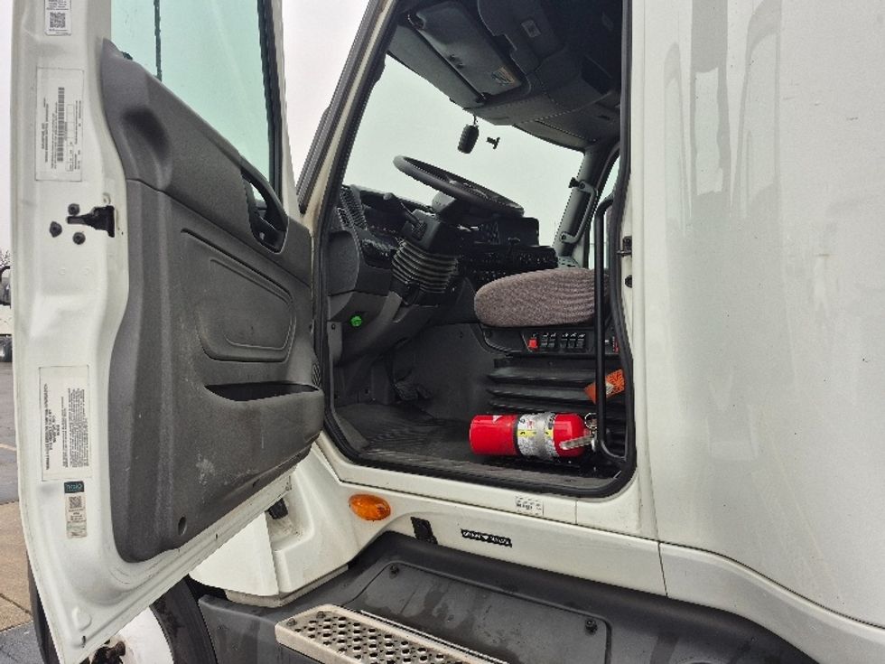 Sleeper Tractor-Heavy Duty Tractors-International-2023-LT625-East Chicago-IN-731,084\n\t\tmiles-$ 34,000 - Image 9