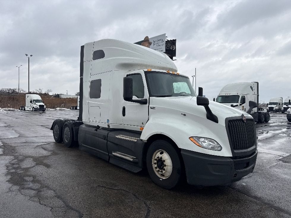 Sleeper Tractor-Heavy Duty Tractors-International-2023-LT625-East Chicago-IN-734,325\n\t\tmiles-$ 34,000 - Image 1