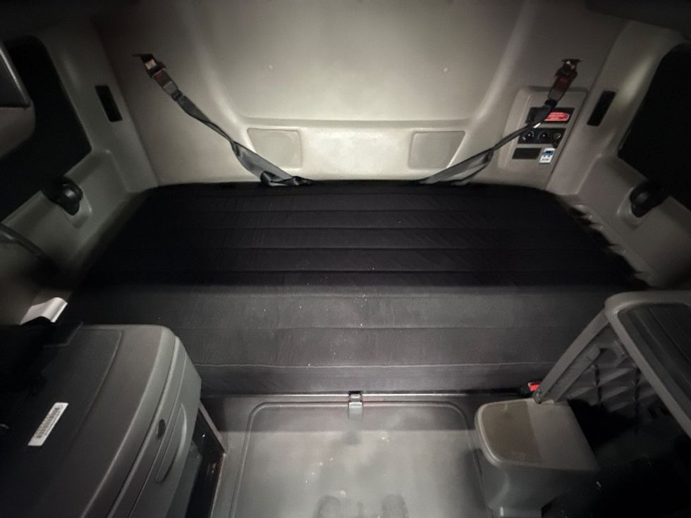 Sleeper Tractor-Heavy Duty Tractors-International-2023-LT625-East Chicago-IN-734,325\n\t\tmiles-$ 34,000 - Image 16