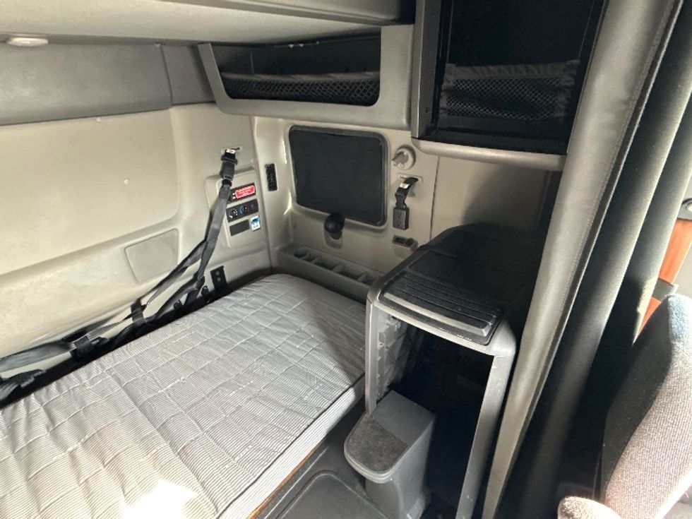 Sleeper Tractor-Heavy Duty Tractors-International-2023-LT625-East Chicago-IN-743,830\n\t\tmiles-$ 34,000 - Image 18