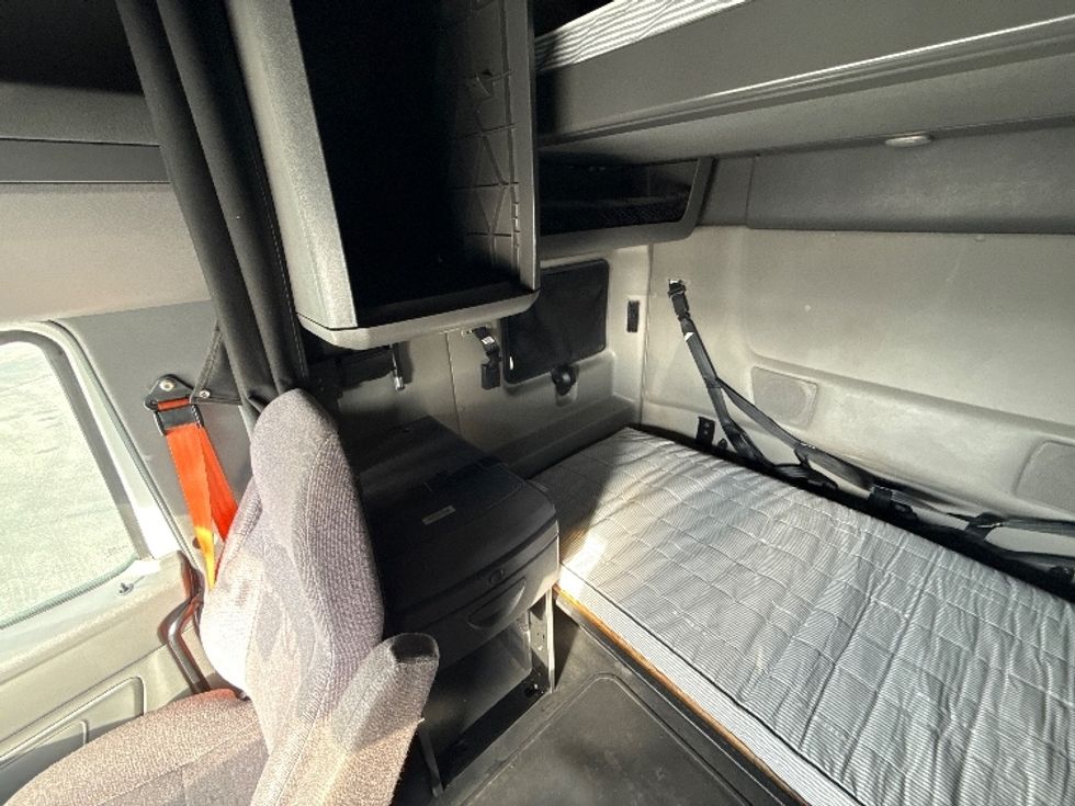 Sleeper Tractor-Heavy Duty Tractors-International-2023-LT625-East Chicago-IN-743,830\n\t\tmiles-$ 34,000 - Image 19