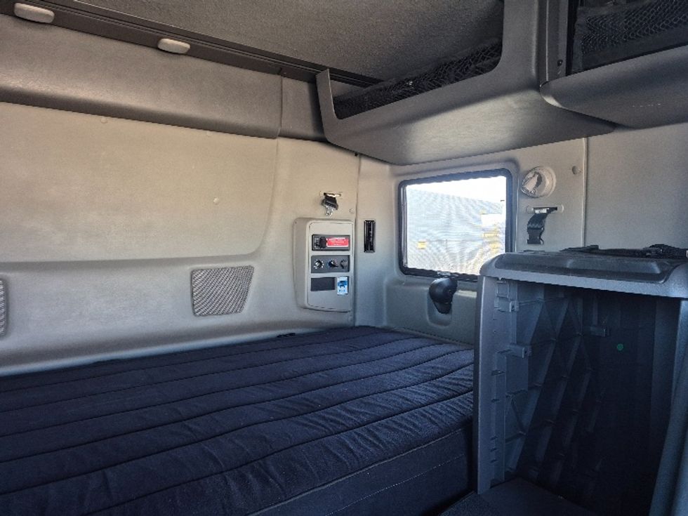 Sleeper Tractor-Heavy Duty Tractors-International-2023-LT625-East Chicago-IN-745,908\n\t\tmiles-$ 34,000 - Image 17