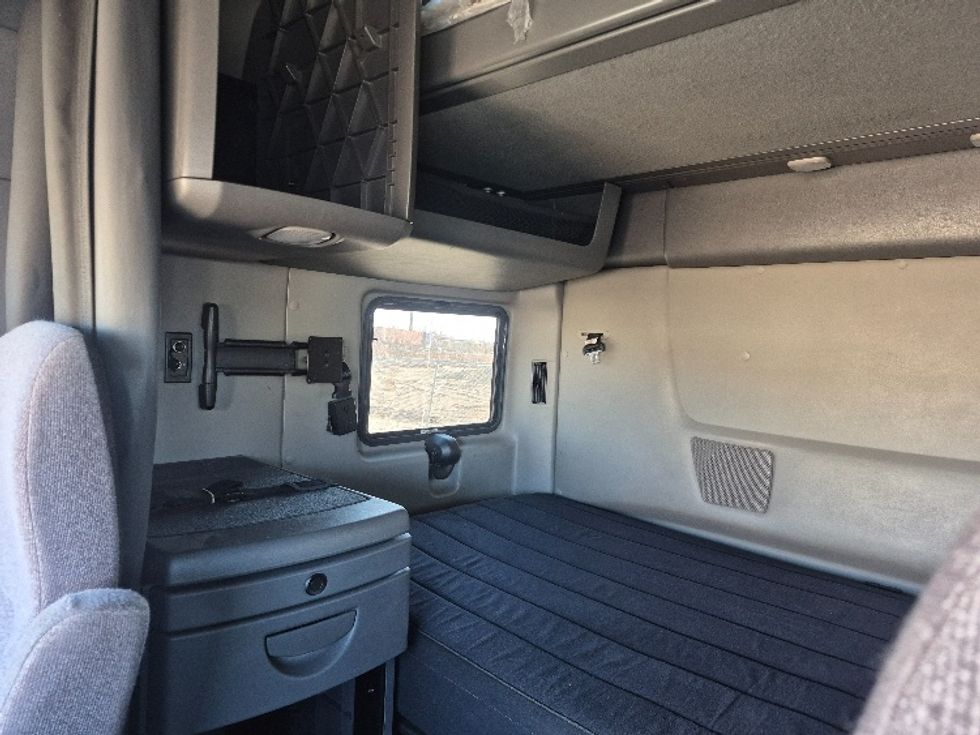 Sleeper Tractor-Heavy Duty Tractors-International-2023-LT625-East Chicago-IN-745,908\n\t\tmiles-$ 34,000 - Image 18