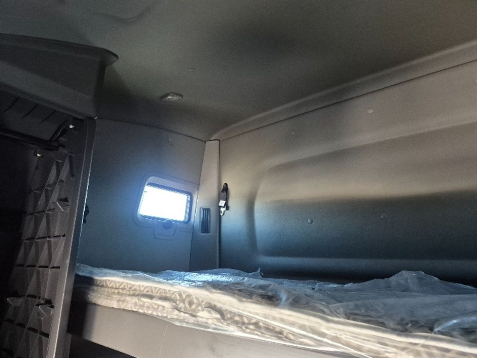 Sleeper Tractor-Heavy Duty Tractors-International-2023-LT625-East Chicago-IN-745,908\n\t\tmiles-$ 34,000 - Image 24