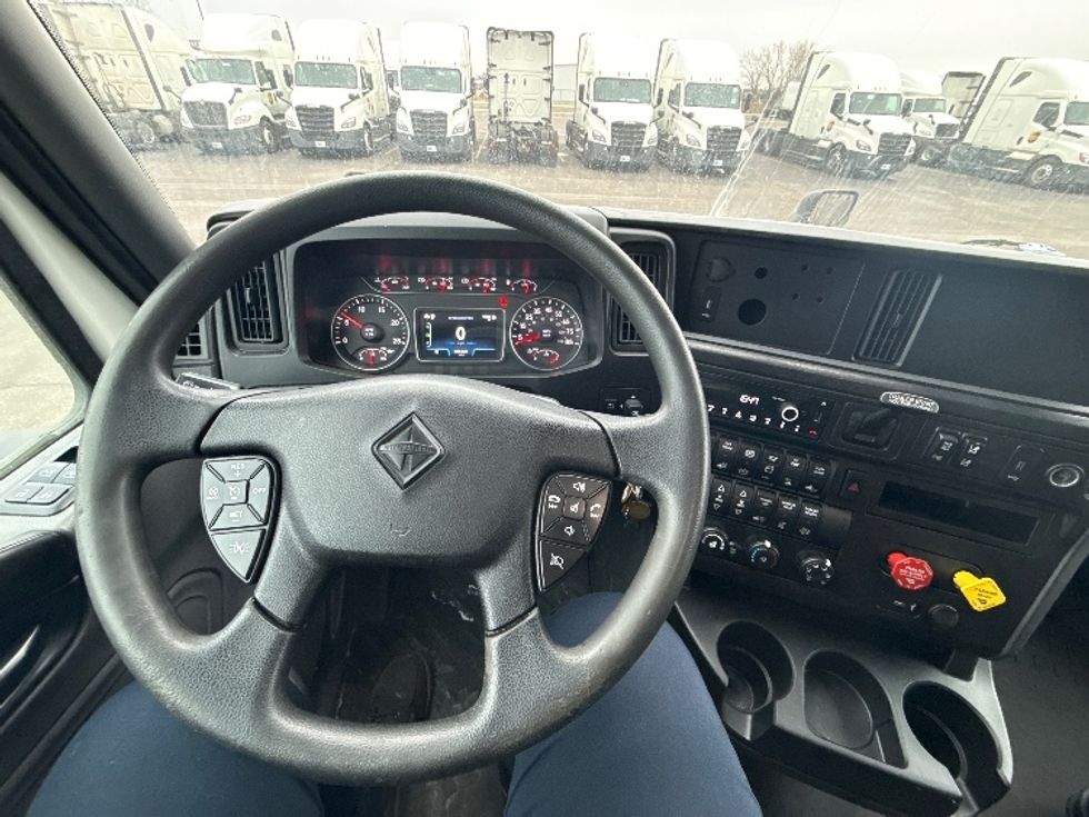 Sleeper Tractor-Heavy Duty Tractors-International-2023-LT625-East Chicago-IN-747,550\n\t\tmiles-$ 34,000 - Image 11