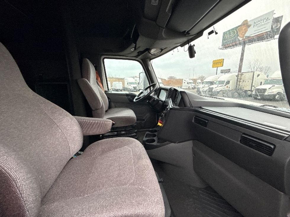 Sleeper Tractor-Heavy Duty Tractors-International-2023-LT625-East Chicago-IN-747,550\n\t\tmiles-$ 34,000 - Image 15