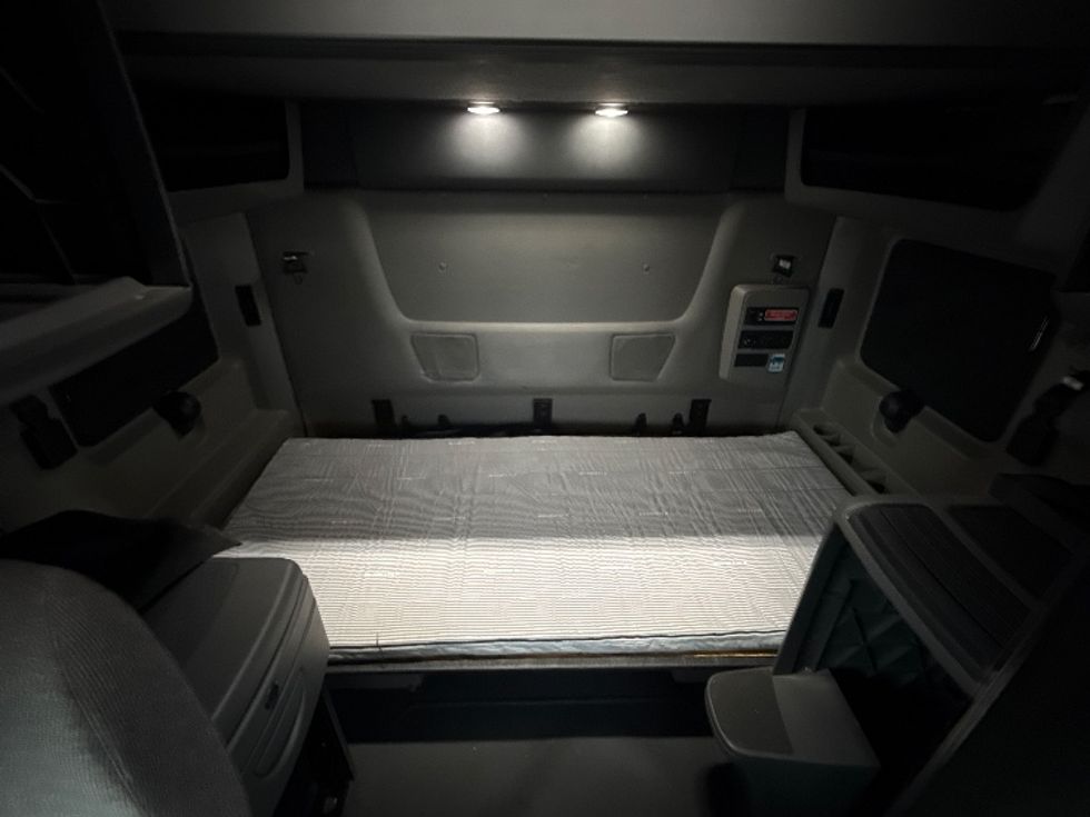 Sleeper Tractor-Heavy Duty Tractors-International-2023-LT625-East Chicago-IN-747,550\n\t\tmiles-$ 34,000 - Image 16