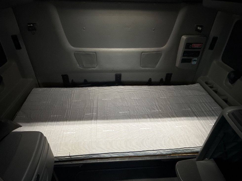 Sleeper Tractor-Heavy Duty Tractors-International-2023-LT625-East Chicago-IN-747,550\n\t\tmiles-$ 34,000 - Image 17