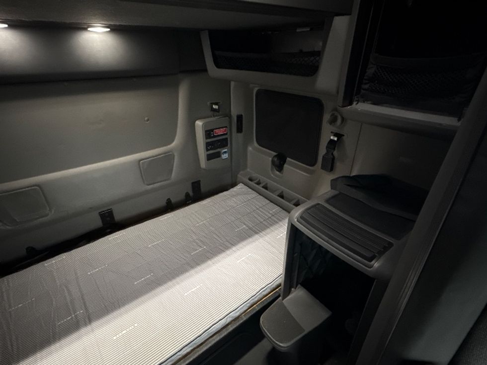 Sleeper Tractor-Heavy Duty Tractors-International-2023-LT625-East Chicago-IN-747,550\n\t\tmiles-$ 34,000 - Image 18