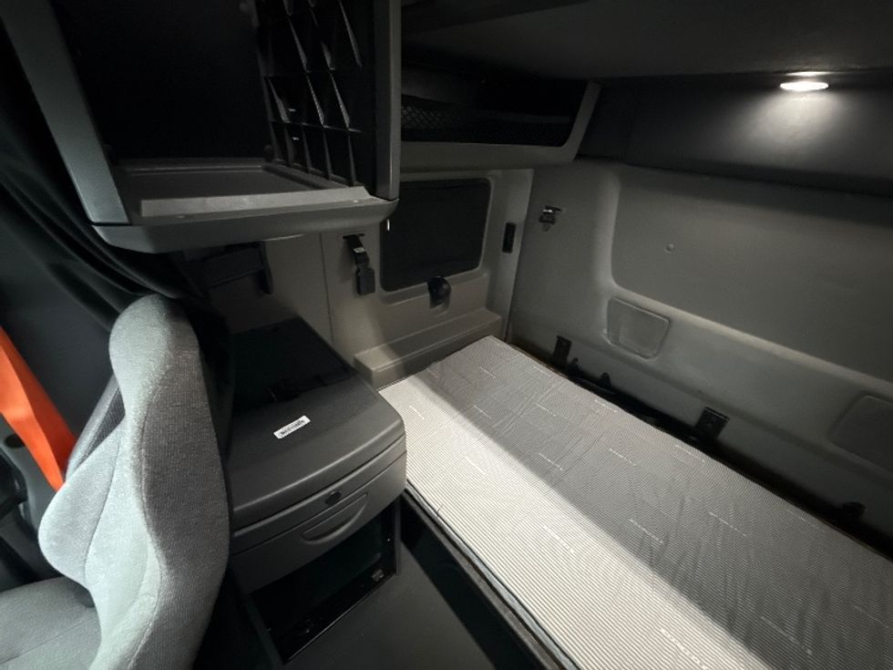 Sleeper Tractor-Heavy Duty Tractors-International-2023-LT625-East Chicago-IN-747,550\n\t\tmiles-$ 34,000 - Image 19