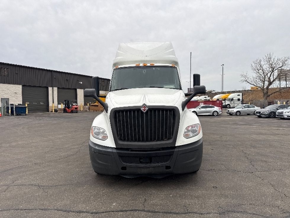 Sleeper Tractor-Heavy Duty Tractors-International-2023-LT625-East Chicago-IN-747,550\n\t\tmiles-$ 34,000 - Image 2