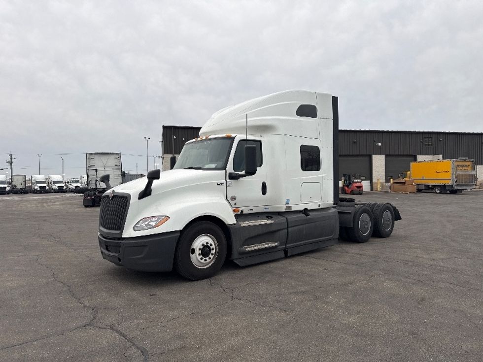 Sleeper Tractor-Heavy Duty Tractors-International-2023-LT625-East Chicago-IN-747,550\n\t\tmiles-$ 34,000 - Image 3