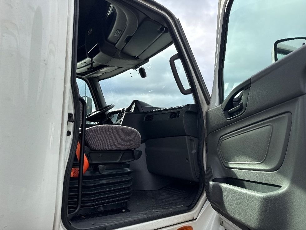 Sleeper Tractor-Heavy Duty Tractors-International-2023-LT625-East Chicago-IN-751,568\n\t\tmiles-$ 34,000 - Image 13