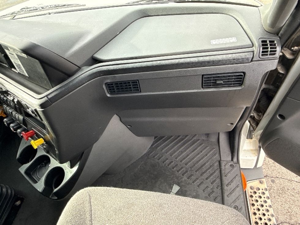 Sleeper Tractor-Heavy Duty Tractors-International-2023-LT625-East Chicago-IN-751,568\n\t\tmiles-$ 34,000 - Image 14