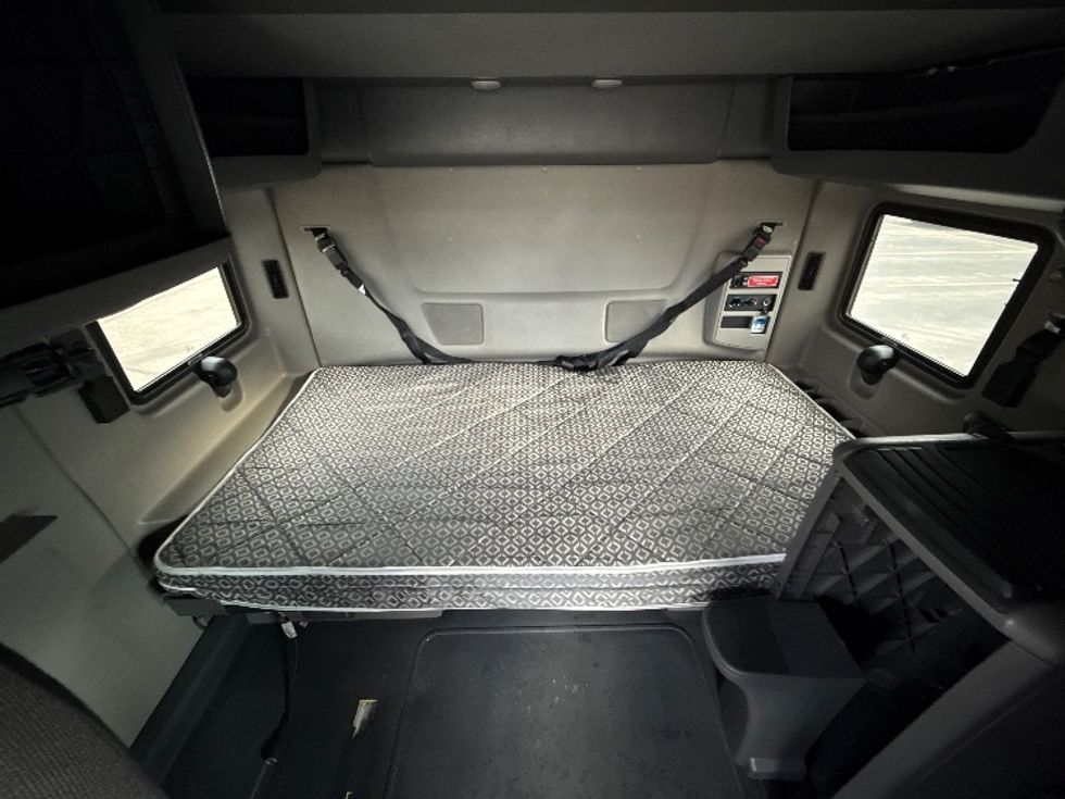 Sleeper Tractor-Heavy Duty Tractors-International-2023-LT625-East Chicago-IN-751,568\n\t\tmiles-$ 34,000 - Image 16