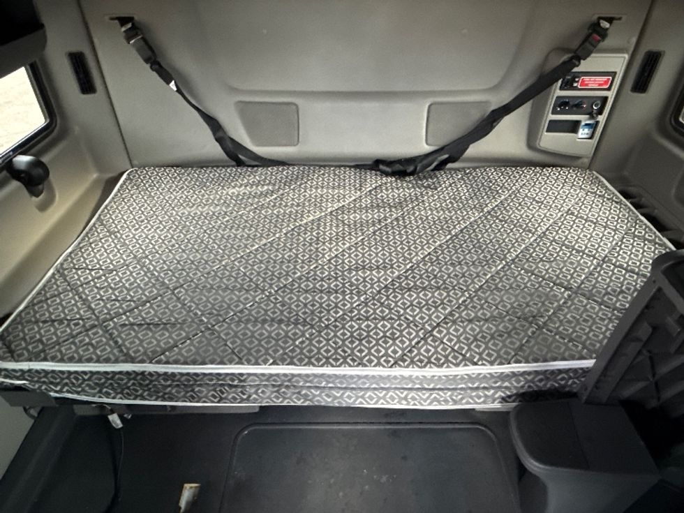 Sleeper Tractor-Heavy Duty Tractors-International-2023-LT625-East Chicago-IN-751,568\n\t\tmiles-$ 34,000 - Image 17