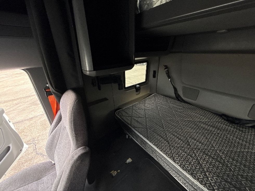 Sleeper Tractor-Heavy Duty Tractors-International-2023-LT625-East Chicago-IN-751,568\n\t\tmiles-$ 34,000 - Image 19