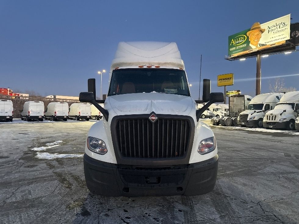 Sleeper Tractor-Heavy Duty Tractors-International-2023-LT625-East Chicago-IN-751,568\n\t\tmiles-$ 34,000 - Image 2