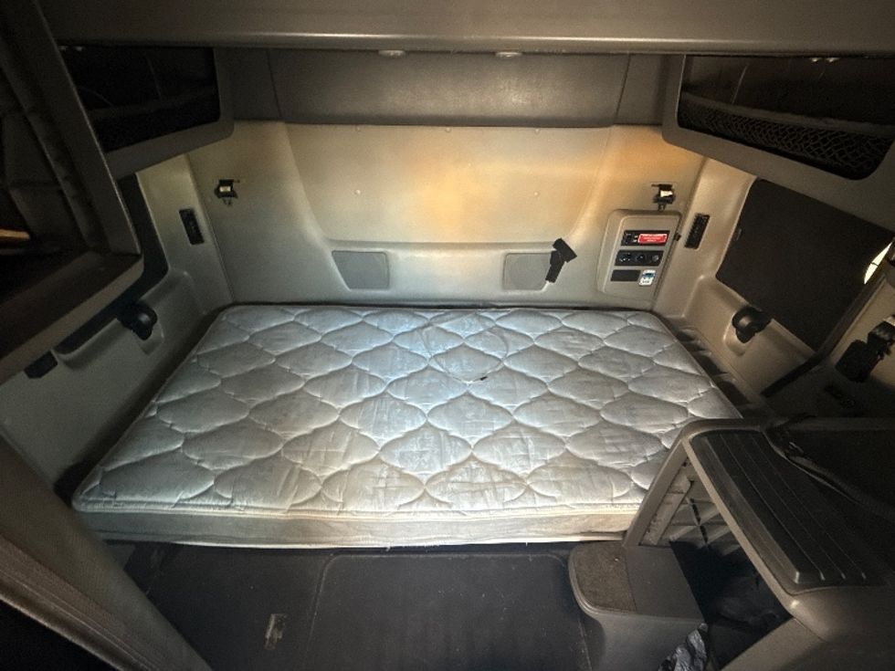 Sleeper Tractor-Heavy Duty Tractors-International-2023-LT625-East Chicago-IN-756,290\n\t\tmiles-$ 39,250 - Image 16