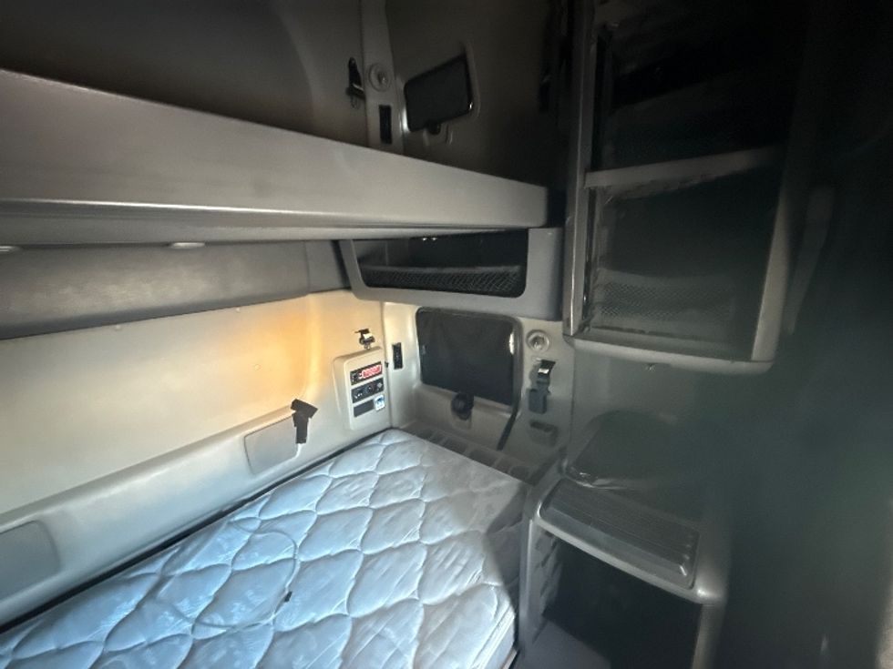 Sleeper Tractor-Heavy Duty Tractors-International-2023-LT625-East Chicago-IN-756,290\n\t\tmiles-$ 39,250 - Image 18