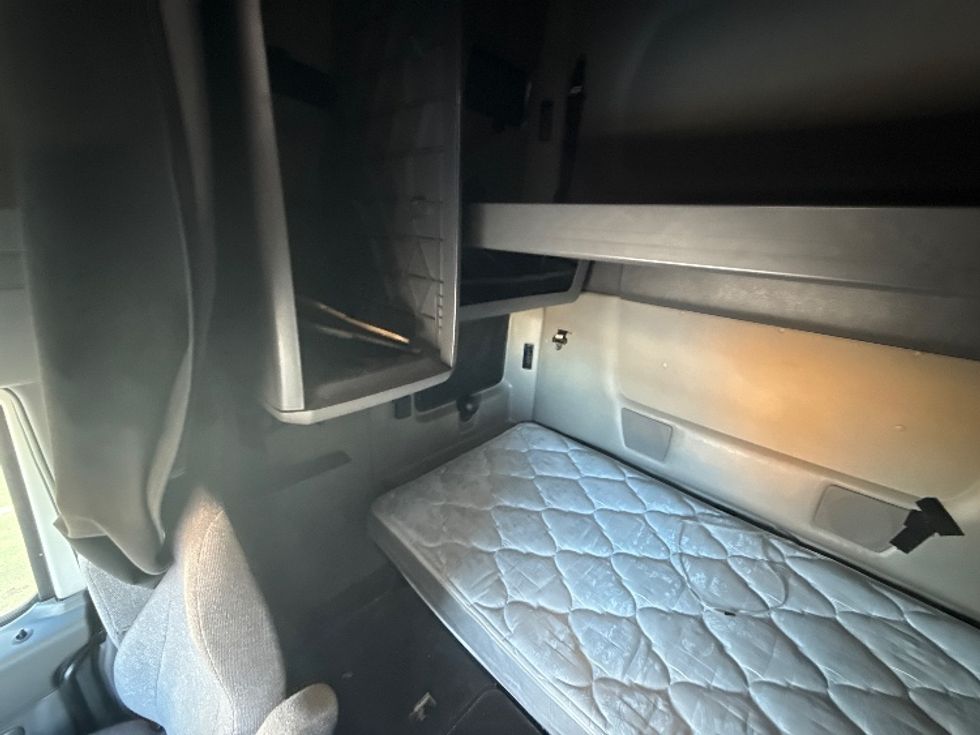 Sleeper Tractor-Heavy Duty Tractors-International-2023-LT625-East Chicago-IN-756,290\n\t\tmiles-$ 39,250 - Image 19