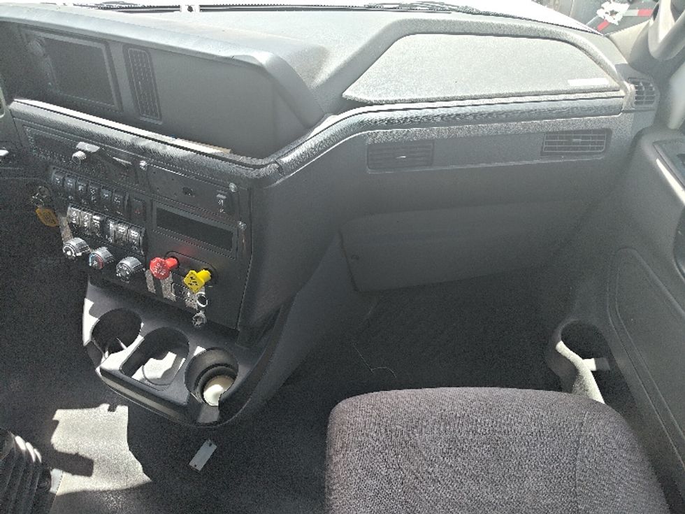 Sleeper Tractor-Heavy Duty Tractors-International-2023-LT625-El Paso-TX-463,514\n\t\tmiles-$ 69,750 - Image 14