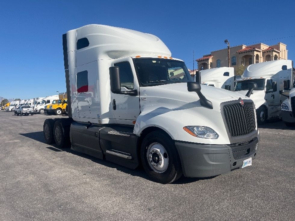 Sleeper Tractor-Heavy Duty Tractors-International-2023-LT625-El Paso-TX-798,240\n\t\tmiles-$ 34,750 - Image 1