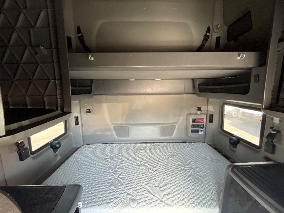 Sleeper Tractor-Heavy Duty Tractors-International-2023-LT625-El Paso-TX-798,240\n\t\tmiles-$ 34,750 - Image 16