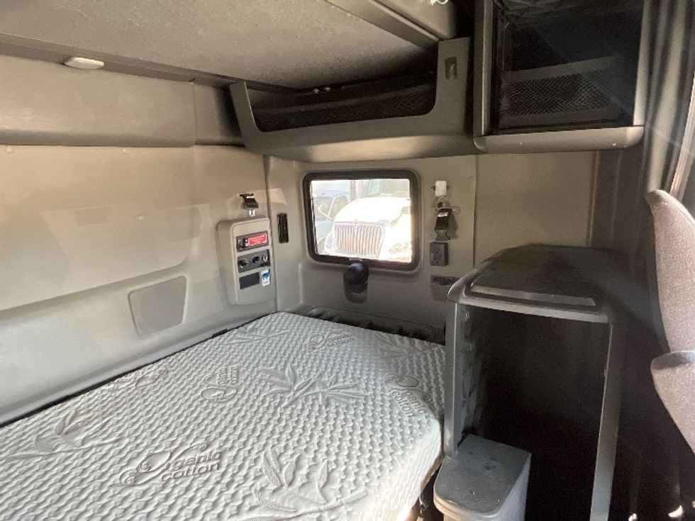 Sleeper Tractor-Heavy Duty Tractors-International-2023-LT625-El Paso-TX-798,240\n\t\tmiles-$ 34,750 - Image 18