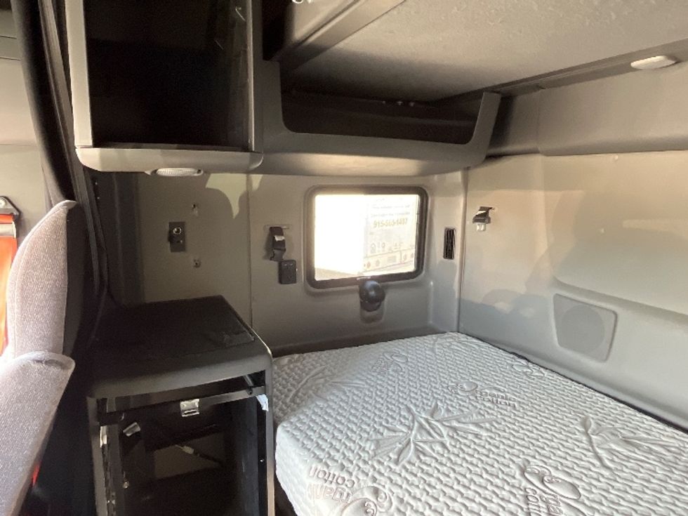 Sleeper Tractor-Heavy Duty Tractors-International-2023-LT625-El Paso-TX-798,240\n\t\tmiles-$ 34,750 - Image 19