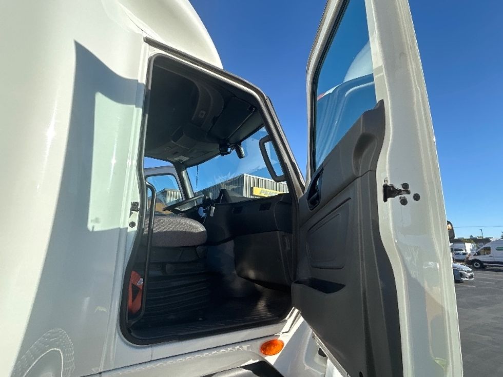 Sleeper Tractor-Heavy Duty Tractors-International-2023-LT625-Fontana-CA-511,277\n\t\tmiles-$ 61,750 - Image 13