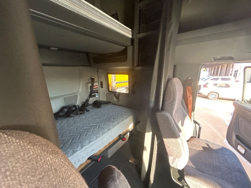 Sleeper Tractor-Heavy Duty Tractors-International-2023-LT625-Fontana-CA-511,277\n\t\tmiles-$ 61,750 - Image 16