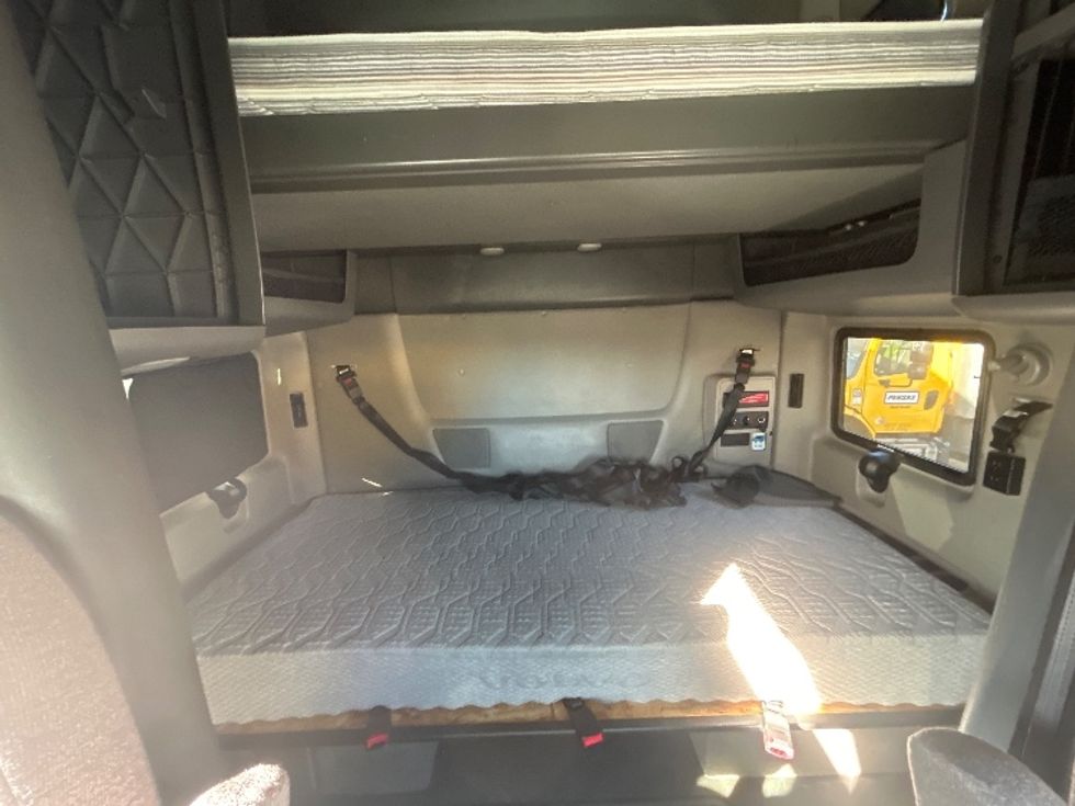 Sleeper Tractor-Heavy Duty Tractors-International-2023-LT625-Fontana-CA-511,277\n\t\tmiles-$ 61,750 - Image 17