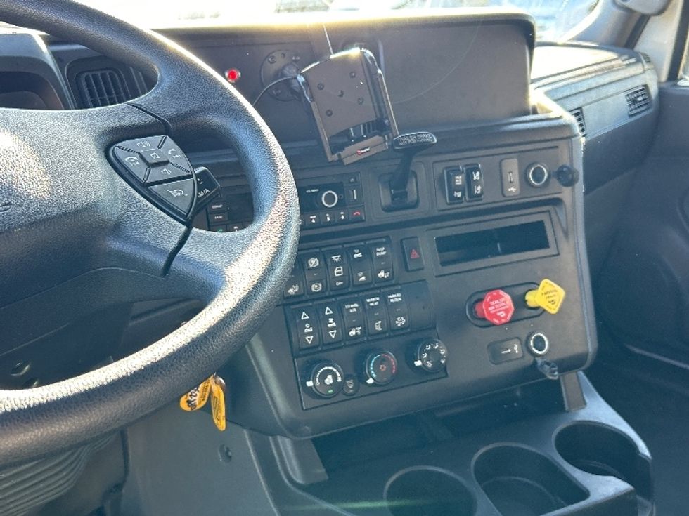 Sleeper Tractor-Heavy Duty Tractors-International-2023-LT625-Fontana-CA-511,277\n\t\tmiles-$ 61,750 - Image 22