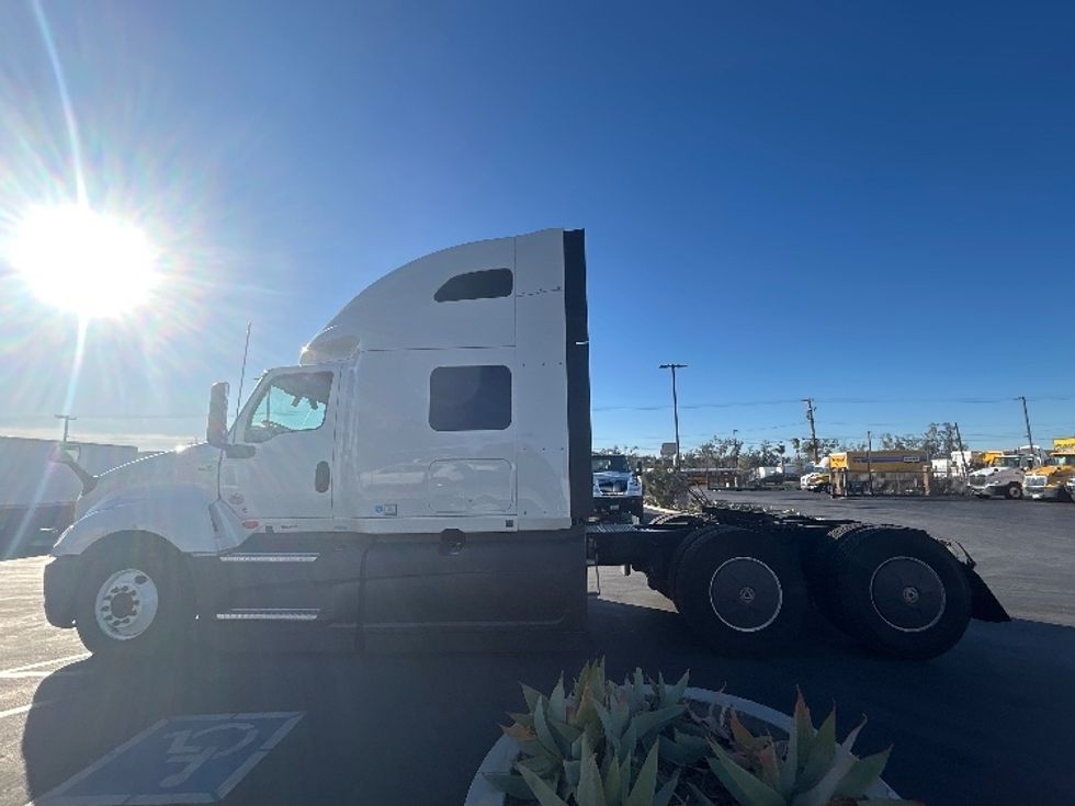 Sleeper Tractor-Heavy Duty Tractors-International-2023-LT625-Fontana-CA-511,277\n\t\tmiles-$ 61,750 - Image 4