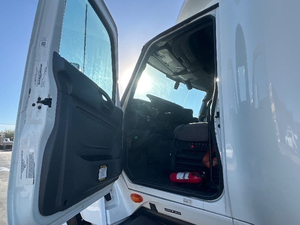 Sleeper Tractor-Heavy Duty Tractors-International-2023-LT625-Fontana-CA-511,277\n\t\tmiles-$ 61,750 - Image 9