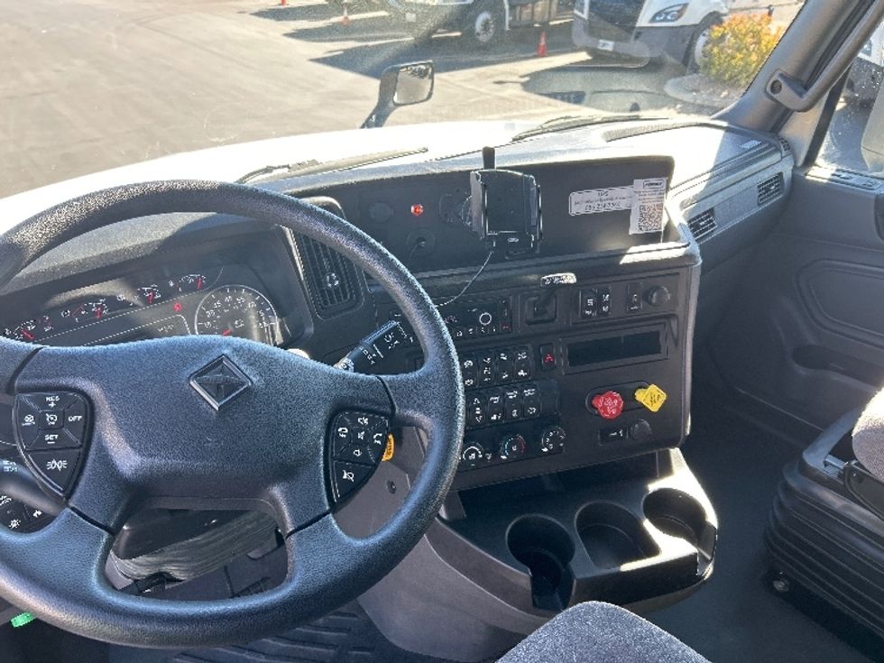 Sleeper Tractor-Heavy Duty Tractors-International-2023-LT625-Fontana-CA-512,936\n\t\tmiles-$ 63,750 - Image 11