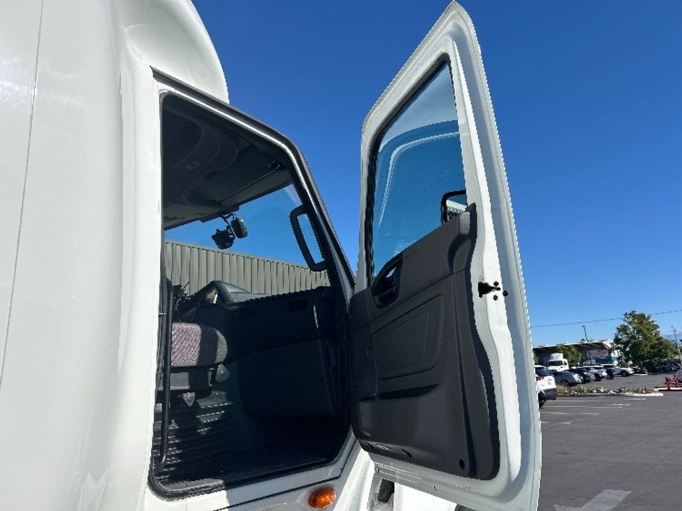 Sleeper Tractor-Heavy Duty Tractors-International-2023-LT625-Fontana-CA-512,936\n\t\tmiles-$ 63,750 - Image 13