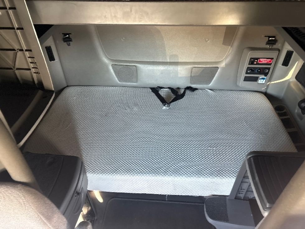 Sleeper Tractor-Heavy Duty Tractors-International-2023-LT625-Fontana-CA-512,936\n\t\tmiles-$ 63,750 - Image 16