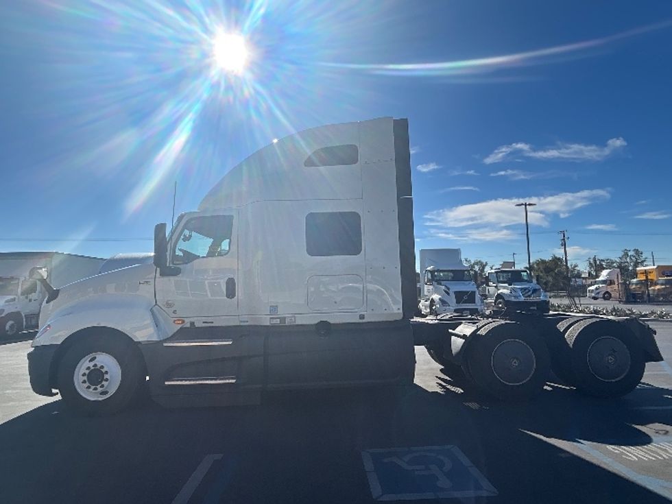 Sleeper Tractor-Heavy Duty Tractors-International-2023-LT625-Fontana-CA-512,936\n\t\tmiles-$ 63,750 - Image 4