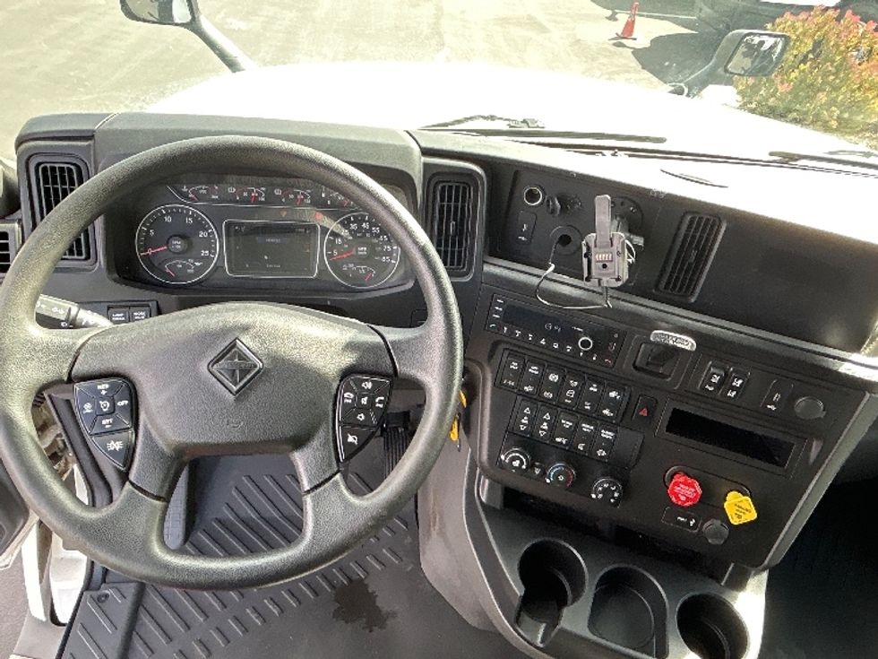 Sleeper Tractor-Heavy Duty Tractors-International-2023-LT625-Fontana-CA-535,015\n\t\tmiles-$ 59,000 - Image 11