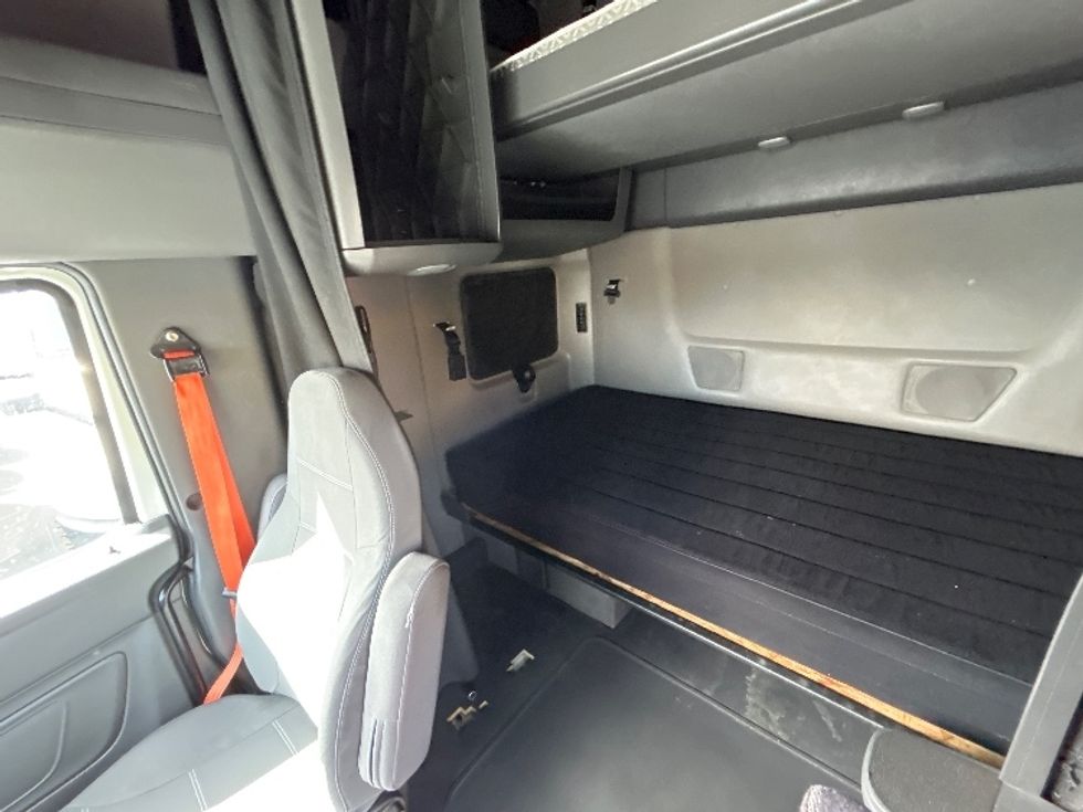 Sleeper Tractor-Heavy Duty Tractors-International-2023-LT625-Fontana-CA-535,015\n\t\tmiles-$ 59,000 - Image 16