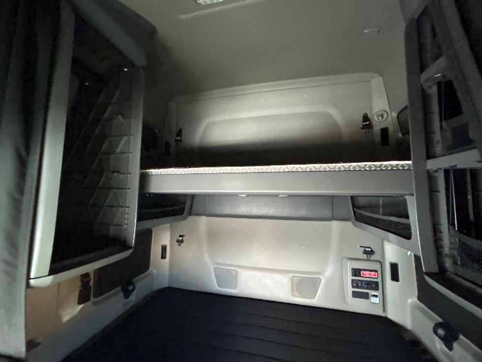 Sleeper Tractor-Heavy Duty Tractors-International-2023-LT625-Fontana-CA-535,015\n\t\tmiles-$ 59,000 - Image 19