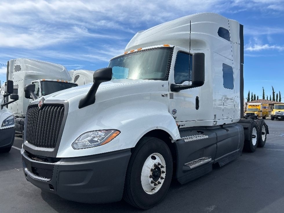 Sleeper Tractor-Heavy Duty Tractors-International-2023-LT625-Fontana-CA-535,015\n\t\tmiles-$ 59,000 - Image 3
