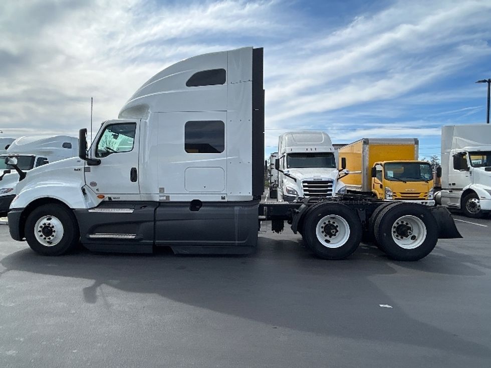 Sleeper Tractor-Heavy Duty Tractors-International-2023-LT625-Fontana-CA-535,015\n\t\tmiles-$ 59,000 - Image 4