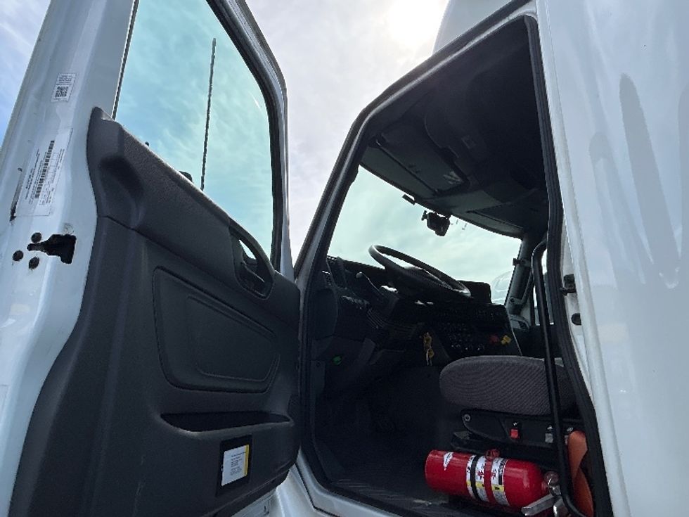 Sleeper Tractor-Heavy Duty Tractors-International-2023-LT625-Fontana-CA-535,015\n\t\tmiles-$ 59,000 - Image 9