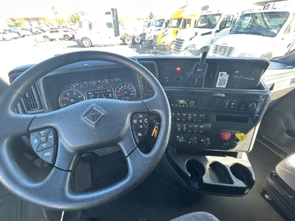 Sleeper Tractor-Heavy Duty Tractors-International-2023-LT625-Fontana-CA-543,628\n\t\tmiles-$ 58,250 - Image 11