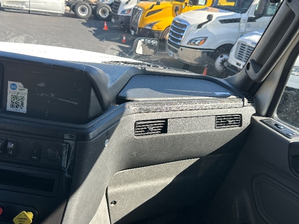 Sleeper Tractor-Heavy Duty Tractors-International-2023-LT625-Fontana-CA-543,628\n\t\tmiles-$ 58,250 - Image 14